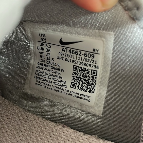 Nike women’s kids Flex Runner GS US4 Pink Foam Metallic Silver Light Smoke Grey - Picture 9 of 10